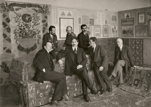 Image - Ukrainian State Academy of Arts (founding professors). From left: M. Burachek, O. Murashko, H. Narbut, F. Krychevsky, V. Krychevsky, M. Boichuk, M. Zhuk.